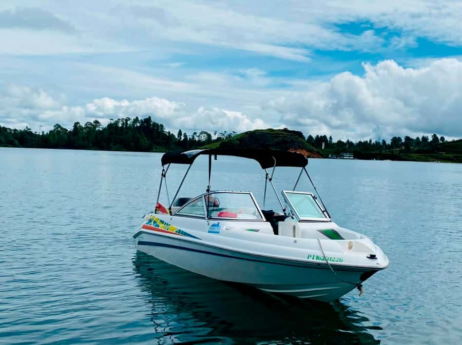 Luxury boat ride - Guatapé - Why the Guatapé reservoir makes a good boat trip
