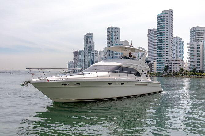 Luxury yacht rental in Cartagena de Indias Sea Ray 56' - Five things to know before booking
