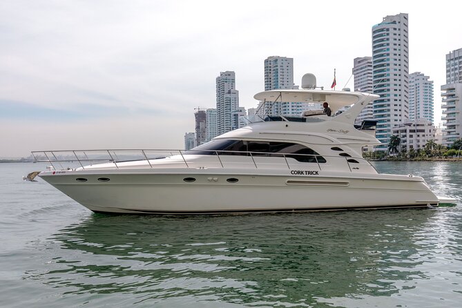 Luxury yacht rental in Cartagena de Indias Sea Ray 56' - Life aboard the Sea Ray 56