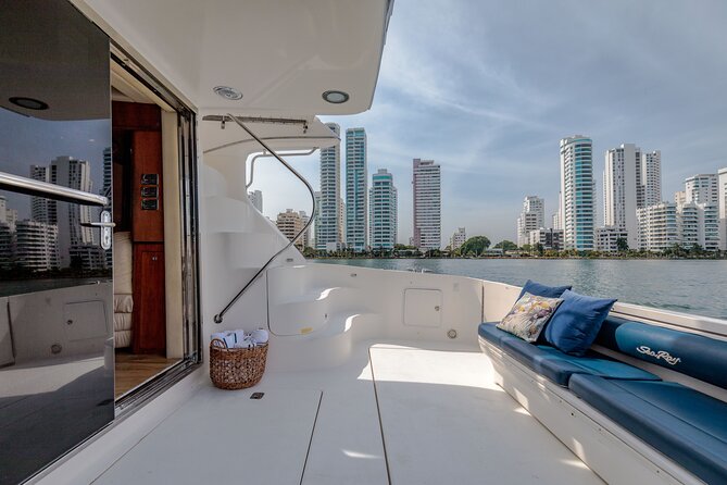 Luxury yacht rental in Cartagena de Indias Sea Ray 56' - Cholon or the Rosario Islands
