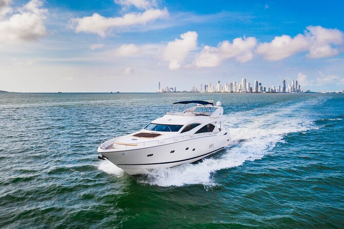 Marlet Sunseeker 82' yacht rental, the largest in Cartagena - What the crew adds to the day