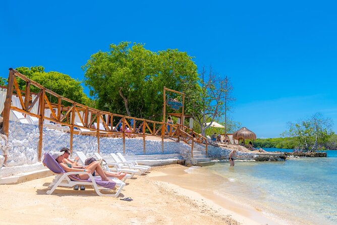 Maximize Your Day: The 5 Essential Stops in the Rosario Islands - Starting at Muelle de la Bodeguita