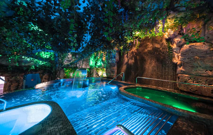 MedelIín: Full Body Massage and Water Therapy Experience - Five things to know before booking