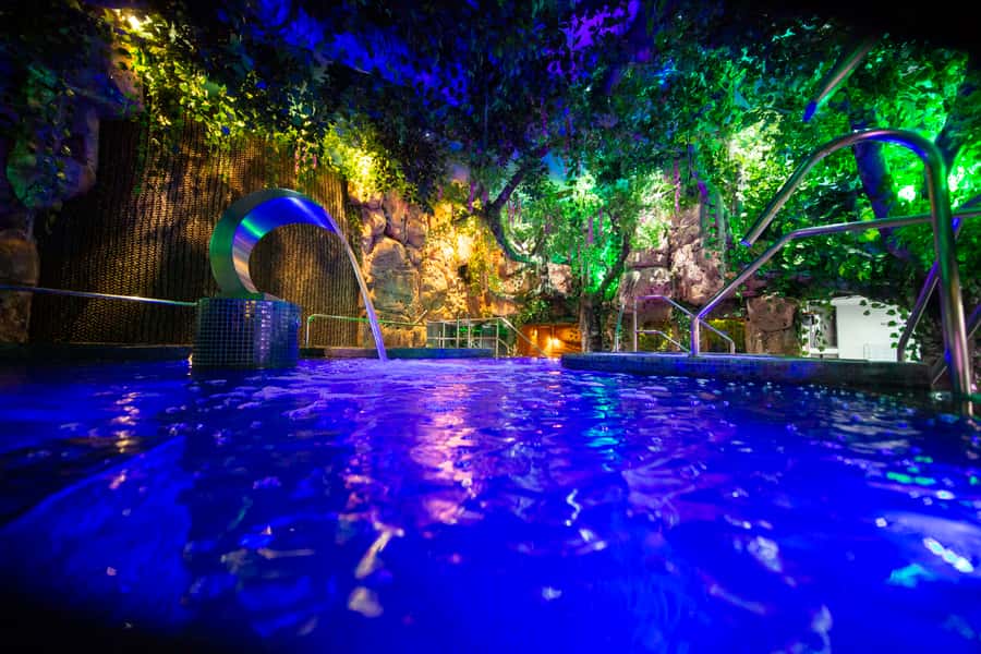 MedelIín: Full Body Massage and Water Therapy Experience - Booking advice for a smoother visit