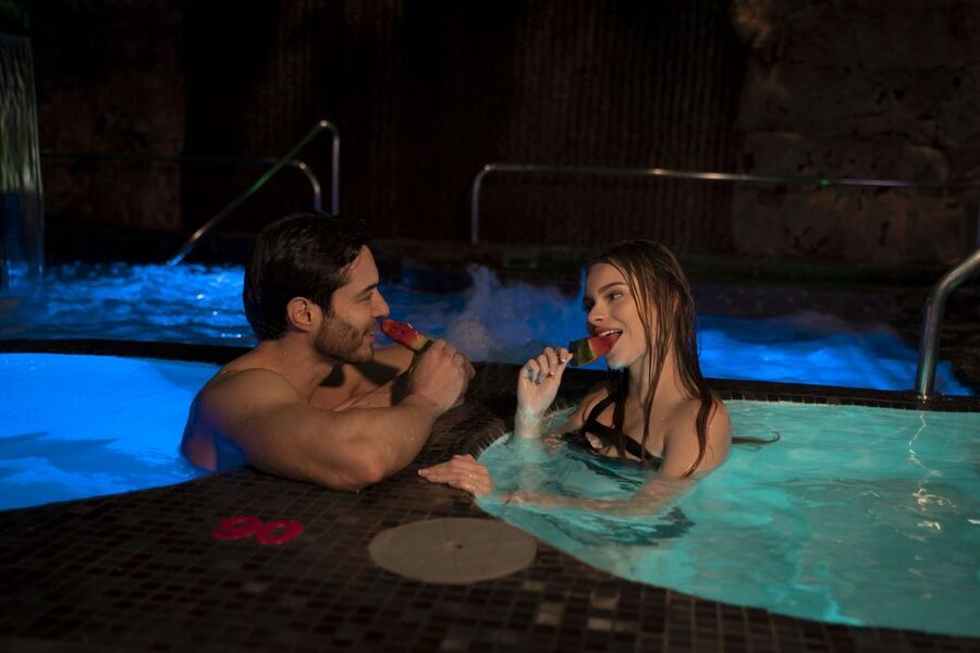 MedelIín: Full Body Massage and Water Therapy Experience - Who will enjoy this experience most?