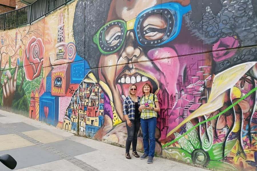 Medellín: 5.5-Hour Guided Private City Tour - Comuna 13 and the giant electric escalators
