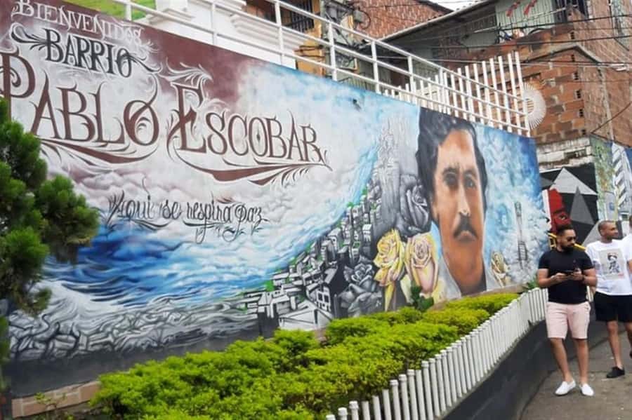 Medellín: 9h Full Day Pablo Escobar Tour - Key points at a glance