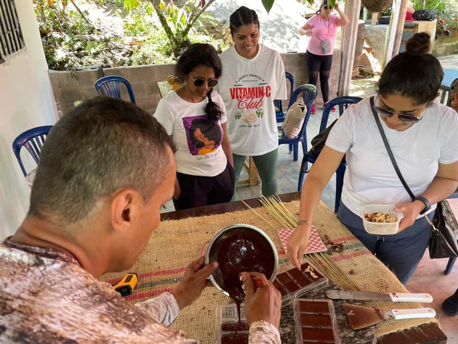 Medellín: Chocolate Tour & Exfoliation in beautiful river - A river, a waterfall, and cocoa-butter exfoliation