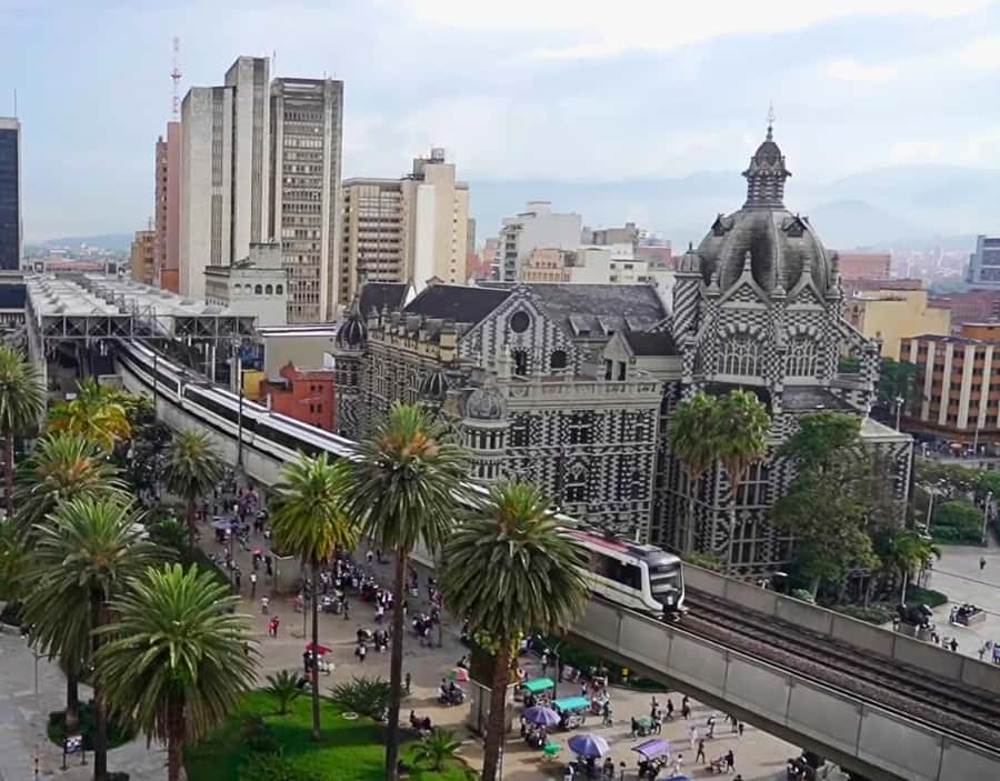 Medellín City Tour and Comuna 13 Experience - Pueblito Paisa and the city from above