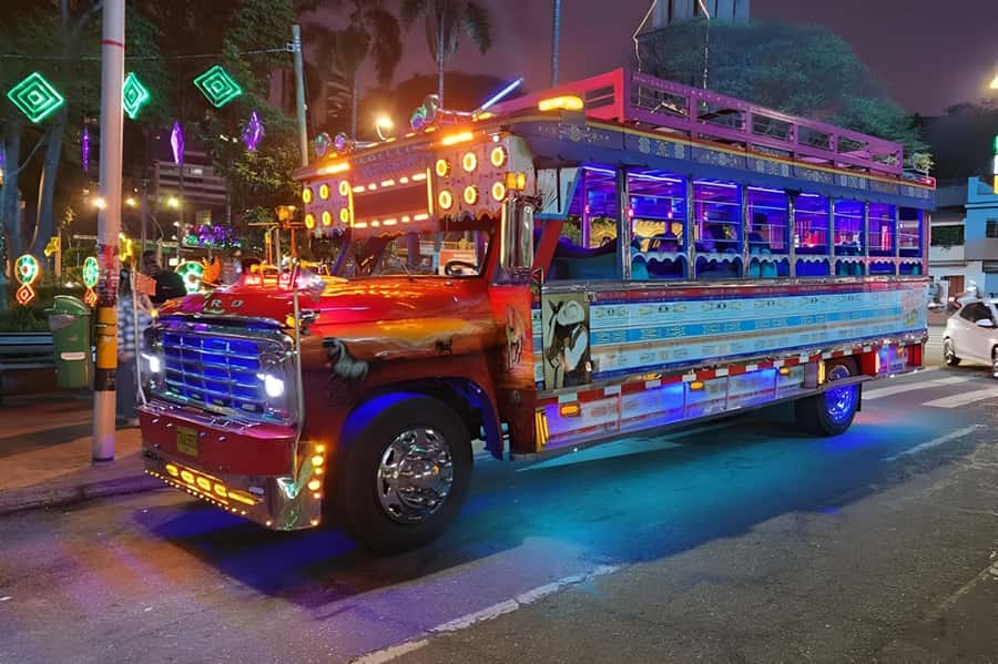 MEDELLIN: CITY TOUR CITY NIGHT TOUR + OPEN BAR - What kind of Medellín night out is this?