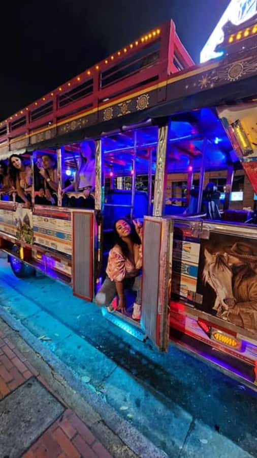 MEDELLIN: CITY TOUR CITY NIGHT TOUR + OPEN BAR - Provenza and the final stretch