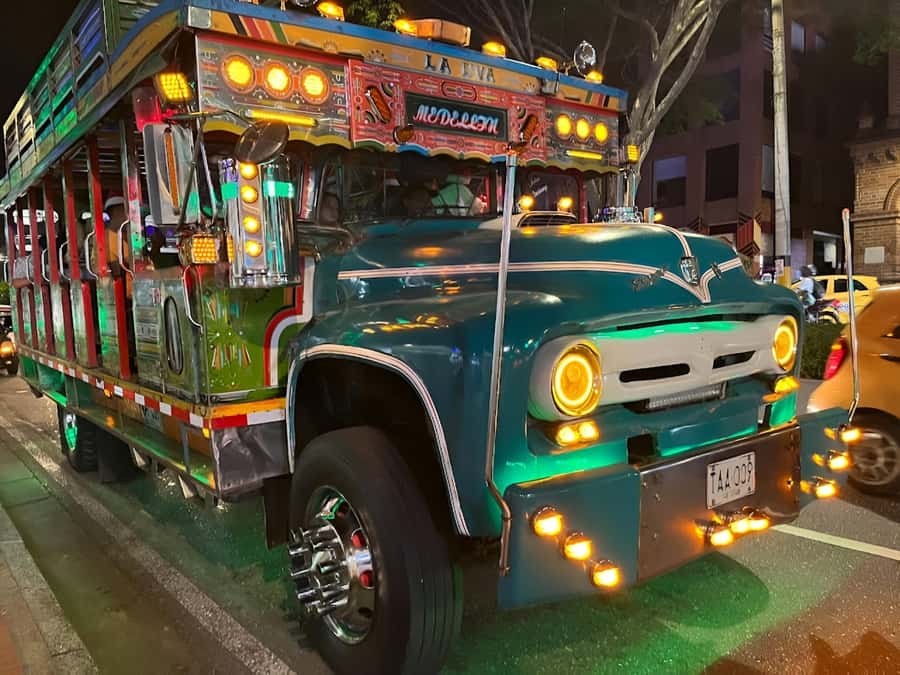 MEDELLIN: CITY TOUR CITY NIGHT TOUR + OPEN BAR - Starting at Estadio Metro Station at 7:00 pm