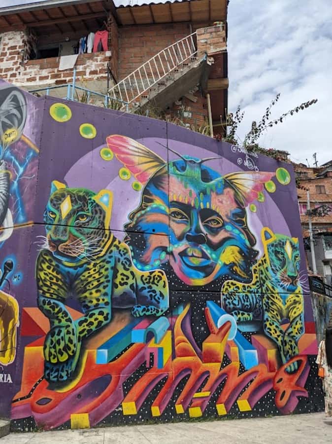 MEDELLIN: CITY TOUR MEDELLIN + GRAFFITOUR COMUNA 13 - Key points to know before booking