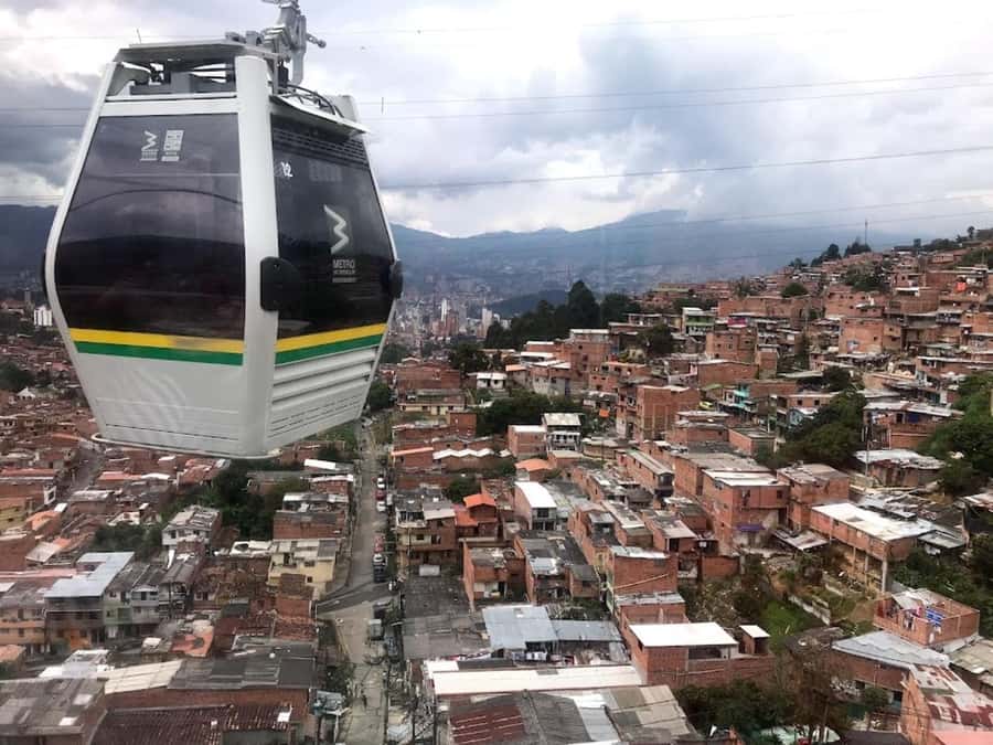 MEDELLIN: CITY TOUR MEDELLIN + GRAFFITOUR COMUNA 13 - Botero Square puts Medellín’s art outdoors
