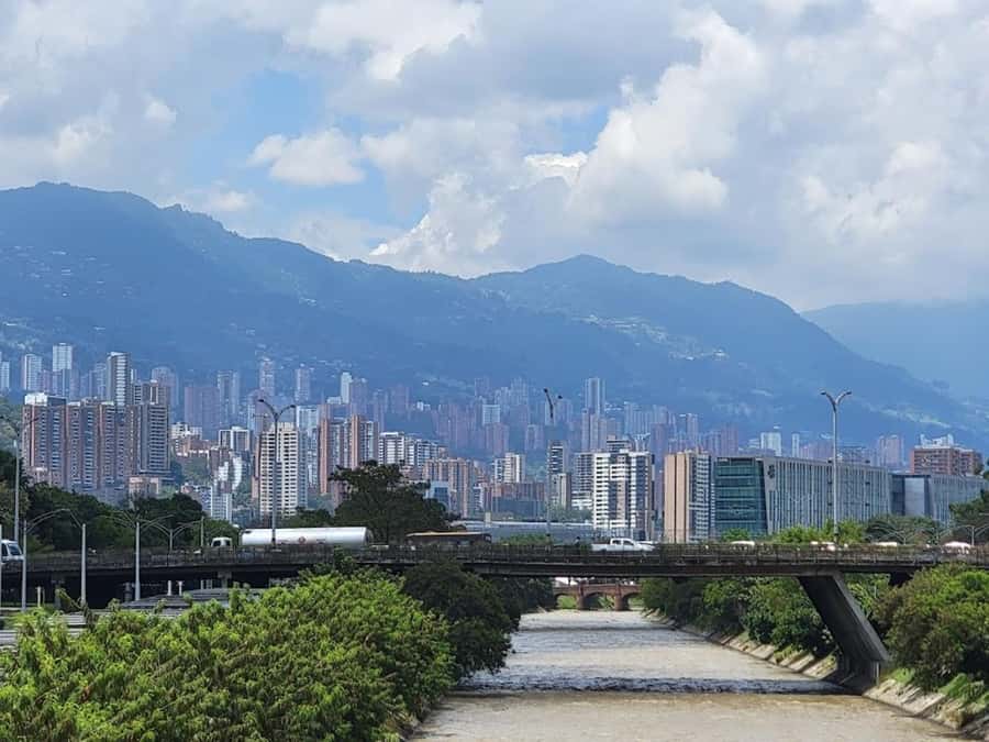 MEDELLIN: CITY TOUR MEDELLIN + GRAFFITOUR COMUNA 13 - Who gets the best value at $50