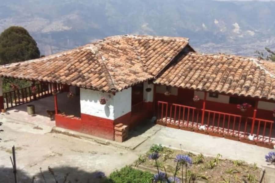 Medellin: Coffee Farm Tour & Spa with Overnight Glamping - A coffee spa run by local farmers