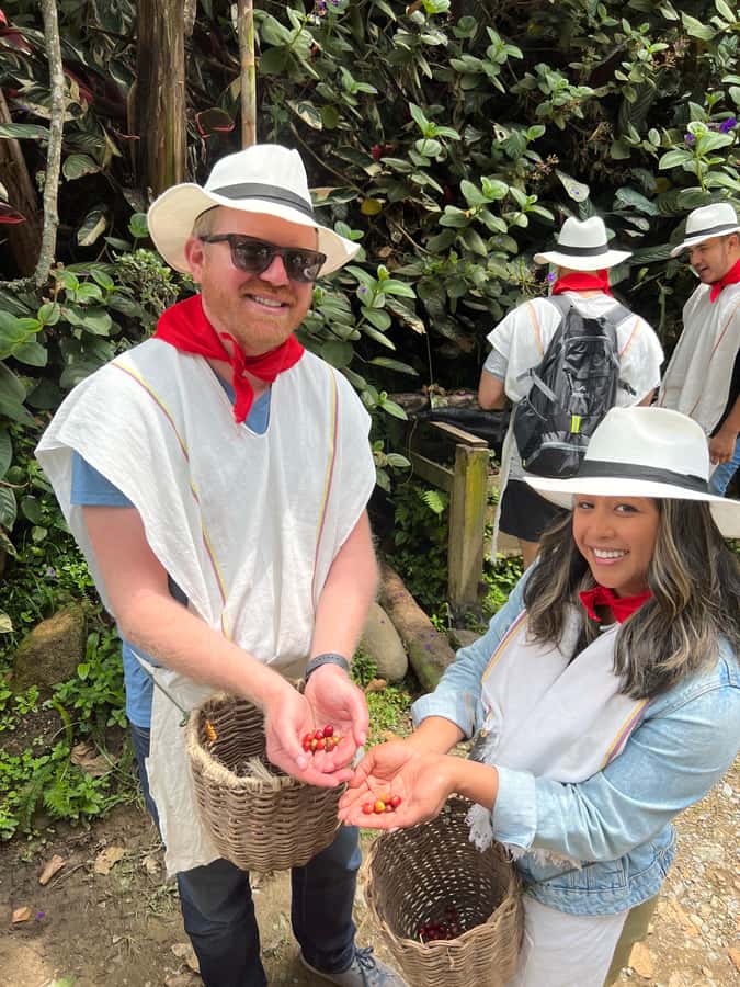 Medellín: Coffee Tour Experience at a Coffee Farm - Meeting the coffee master