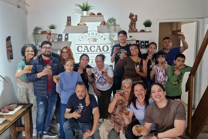 Medellin: Colombian Cacao Experience | Chocolate Tour | BOOK NOW! - Tempering and decorating your take-home bar