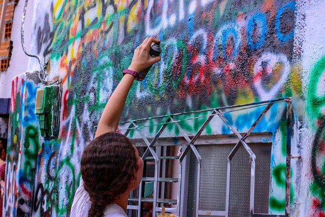 Medellin communal tour 13 with snacks and your own graffity - Key details before you book
