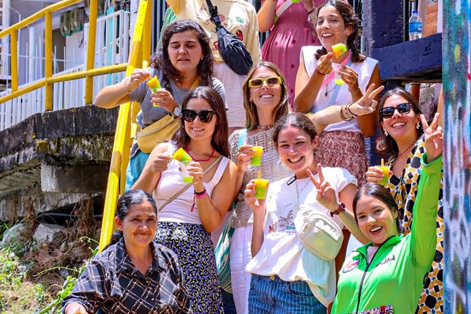 Medellin communal tour 13 with snacks and your own graffity - What to expect from the snacks and food stops