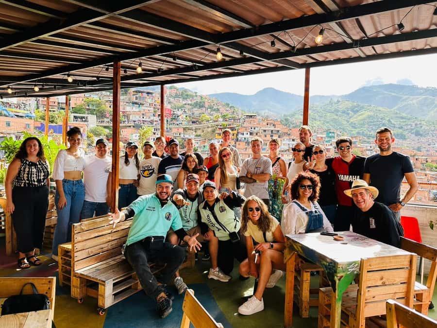 Medellín: Comuna 13 and Graffiti Guided Tour with a Local - Why Comuna 13 feels different with a local guide