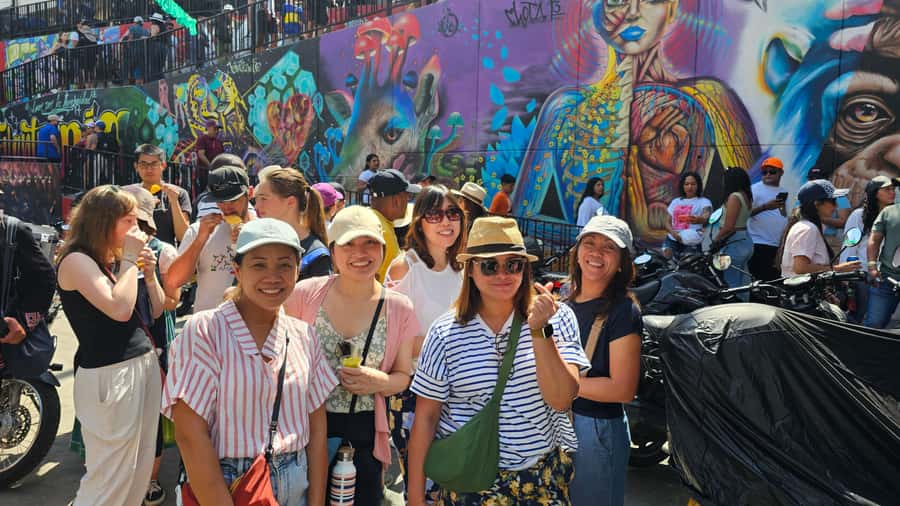 Medellín: Comuna 13 and Graffiti Guided Tour with a Local - First murals and local art galleries