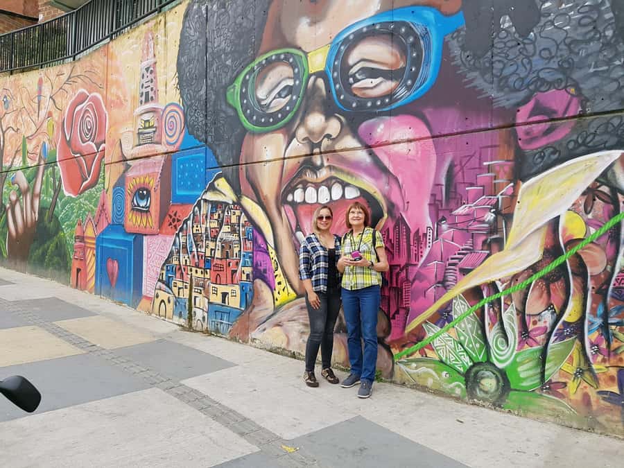 Medellín: Comuna 13, Cable Cars and Botero Statues Tour - Key points at a glance