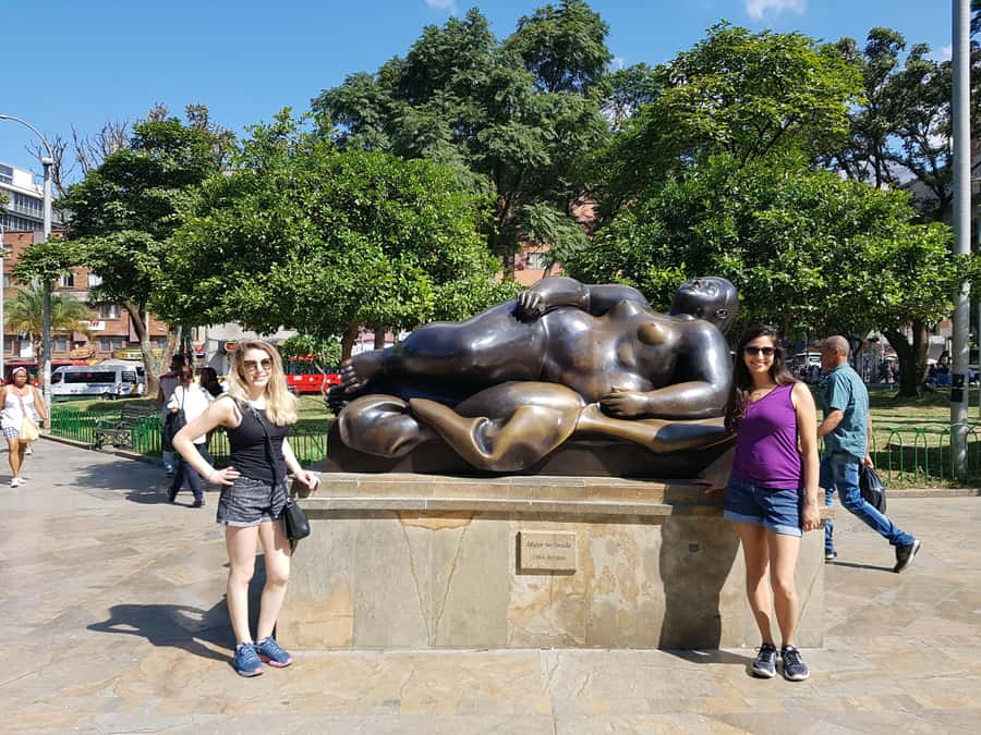 Medellín: Comuna 13, Cable Cars and Botero Statues Tour - Riding above Medellín by cable car