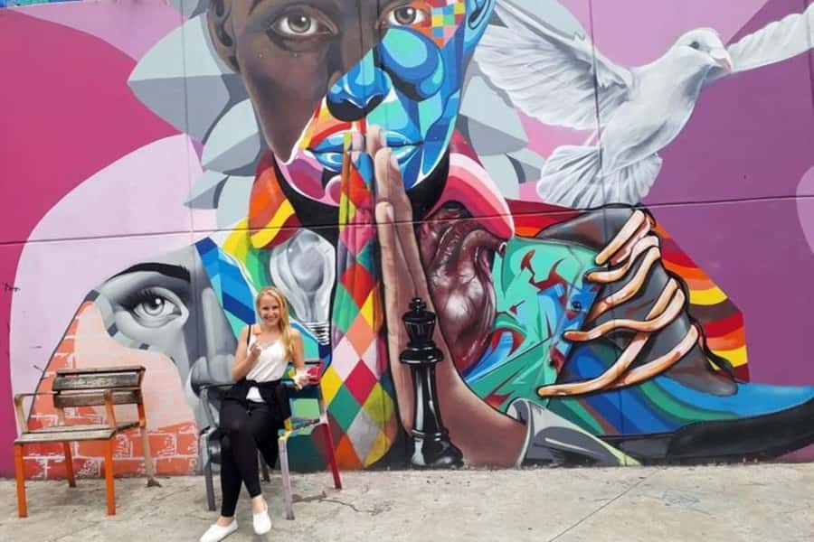 Medellín: Comuna 13, Cable Cars and Botero Statues Tour - What the private vehicle adds