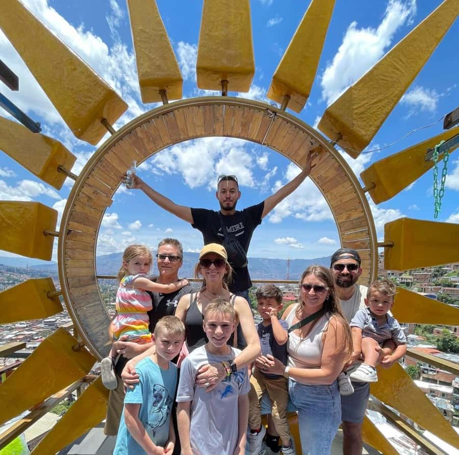 Medellín: Comuna 13 District Tour with Cable Car Ride - Safety, crowds, and respectful sightseeing