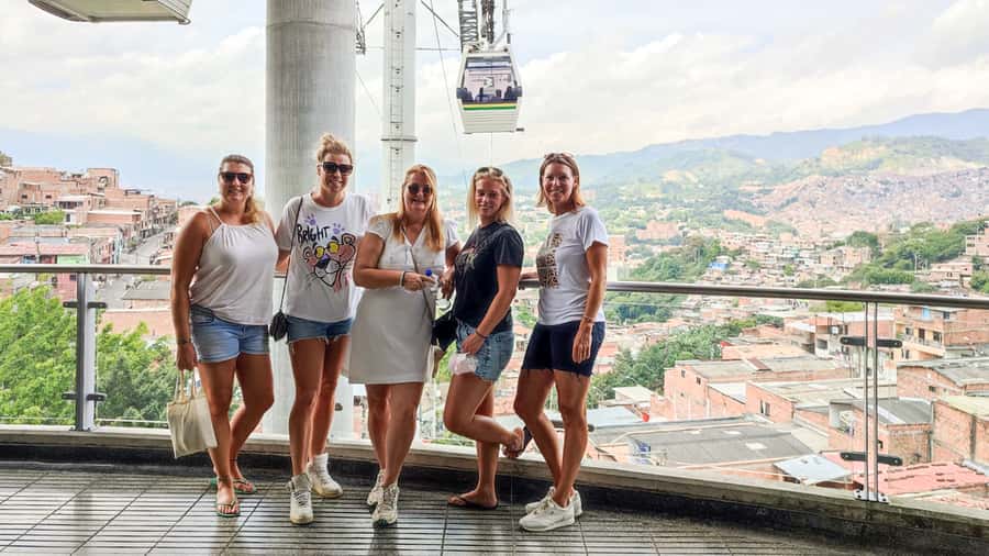 Medellin: Comuna 13 Graffiti Tour, Cable Car & Street Food - The return trip and the real time commitment