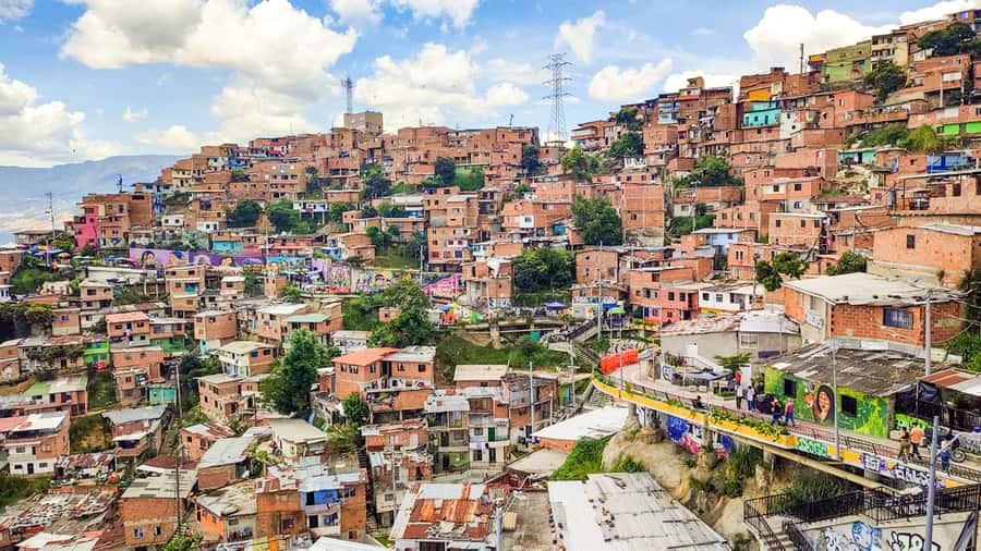 Medellin: Comuna 13 Graffiti Tour, Cable Car & Street Food - Why this tour works so well in Medellín