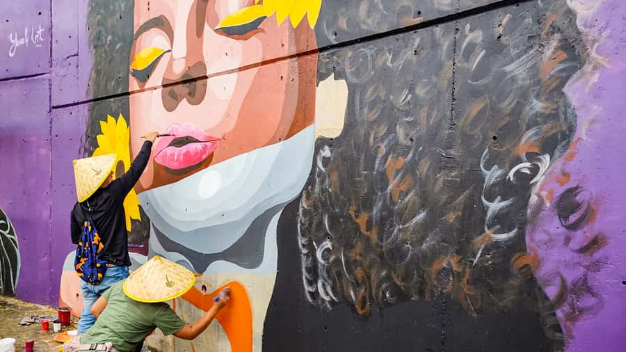 Medellin: Comuna 13 Graffiti Tour, Cable Car & Street Food - The Metrocable ride into the mountains