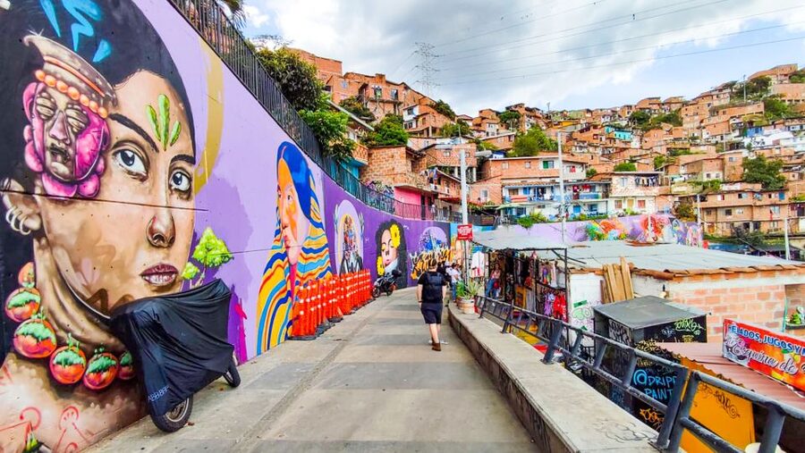 Medellin: Comuna 13 Graffiti Tour, Cable Car & Street Food - Reading the graffiti instead of just photographing it