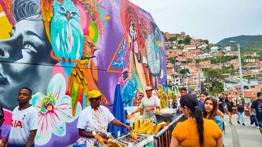 Medellin: Comuna 13 Graffiti Tour, Cable Car & Street Food - Finishing with a drink and a city view
