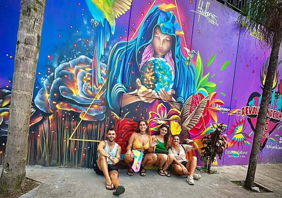 Medellín: Comuna 13 (Graffitour) Discover the Transformation - Key points before you book
