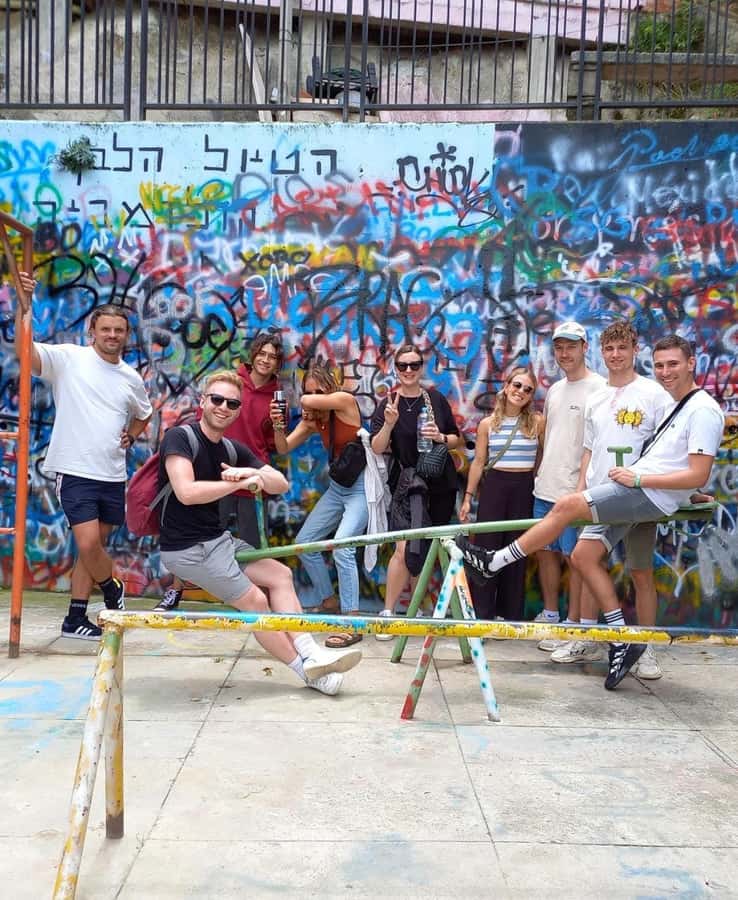 Medellín: Comuna 13 (Graffitour) Discover the Transformation - The first 30 minutes: orientation, safety, and the neighborhood story