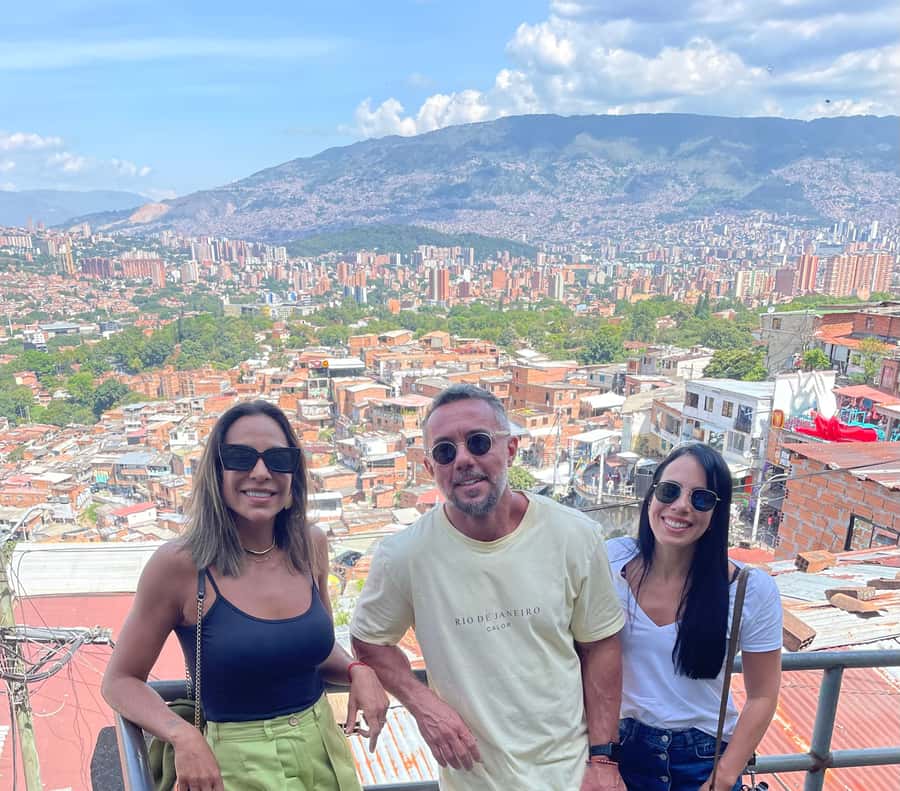 Medellín: Comuna 13 (Graffitour) Discover the Transformation - Museo Comuna 13 and the meaning behind the murals