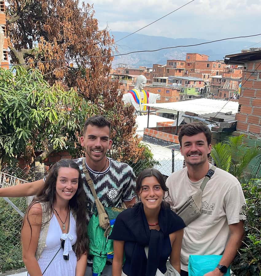 Medellín: Comuna 13 (Graffitour) Discover the Transformation - Local performances and the artist zone