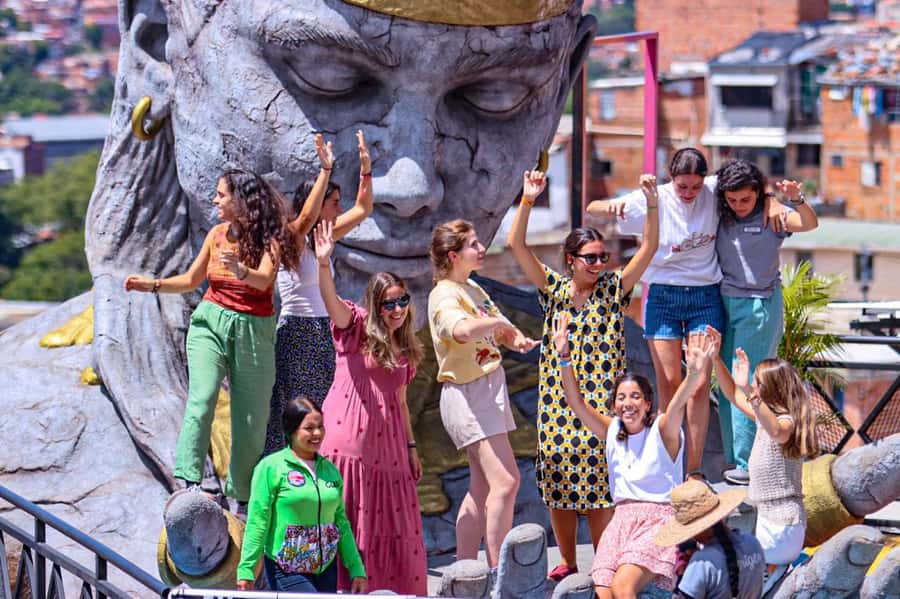 Medellín Comuna 13 local guides snacks and your own graffiti - Local Art Galleries and Short Free Time