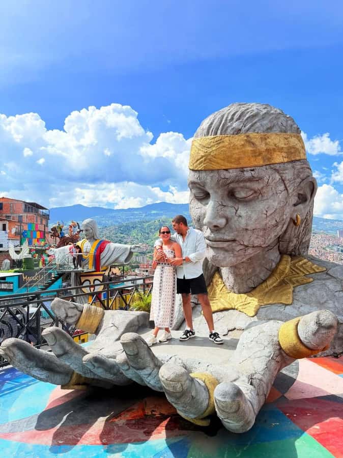 Medellín: Comuna 13 Tour with Snacks And Your Own Graffiti - Starting at Graden Coffee on Cl. 38a