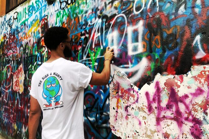 Medellín: Comuna 13 Tour with Spray Painting and ice cream - Key points to know before you book