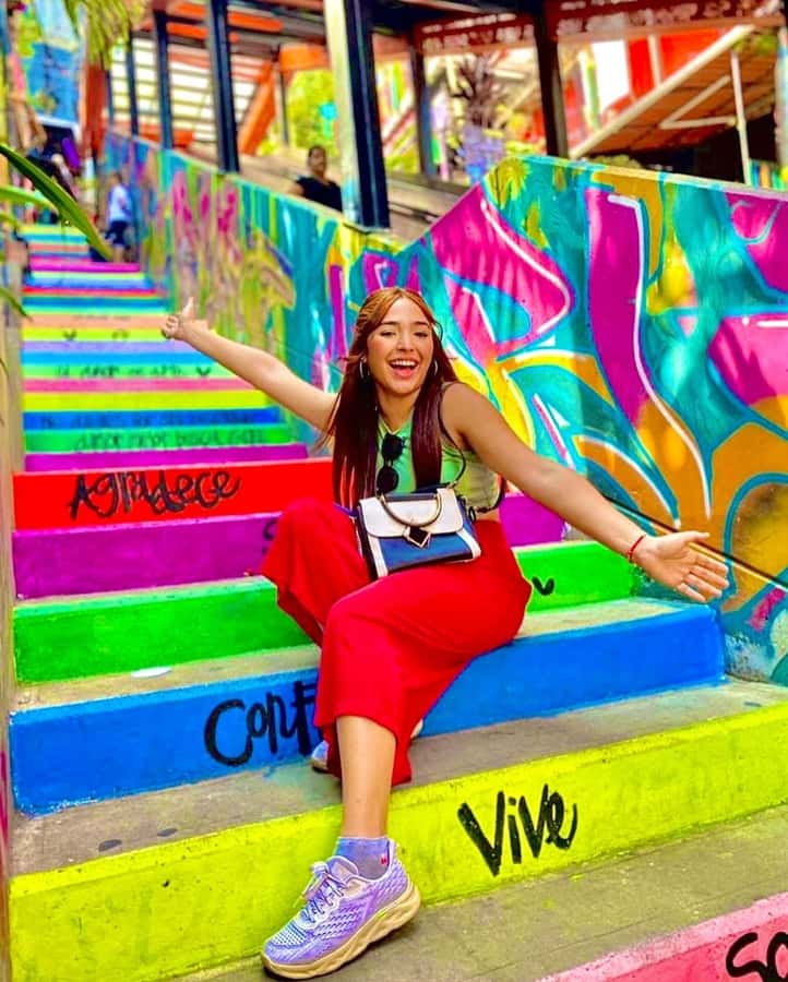 Medellín: Comuna 13 True Story and Street Food Tour - A Fifteen-Minute Dance or Rap Show