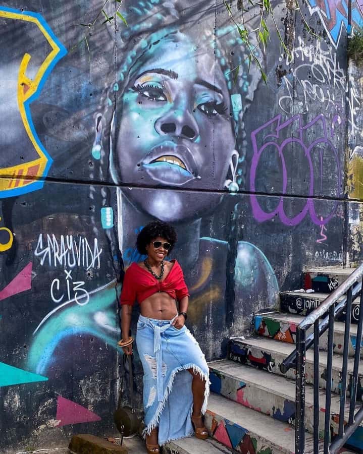 Medellín: Comuna 13 True Story and Street Food Tour - Viewpoints, Murals, and Better Photo Stops