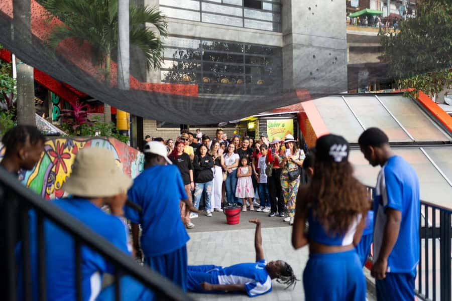 Medellin: Full Day Guided City Highlights Tour - Starting at Inflexión Memorial Park