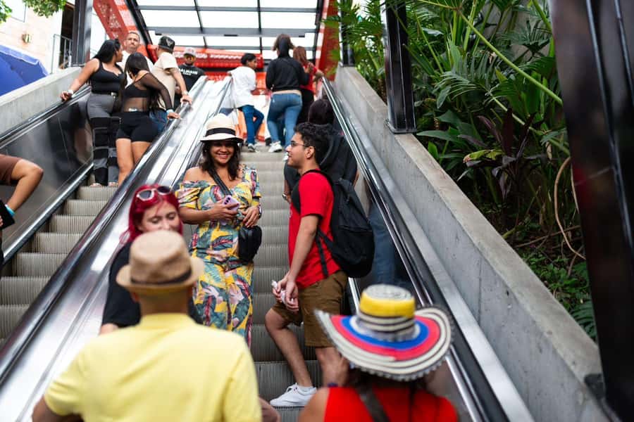 Medellin: Full Day Guided City Highlights Tour - Comuna 13, where art carries the story