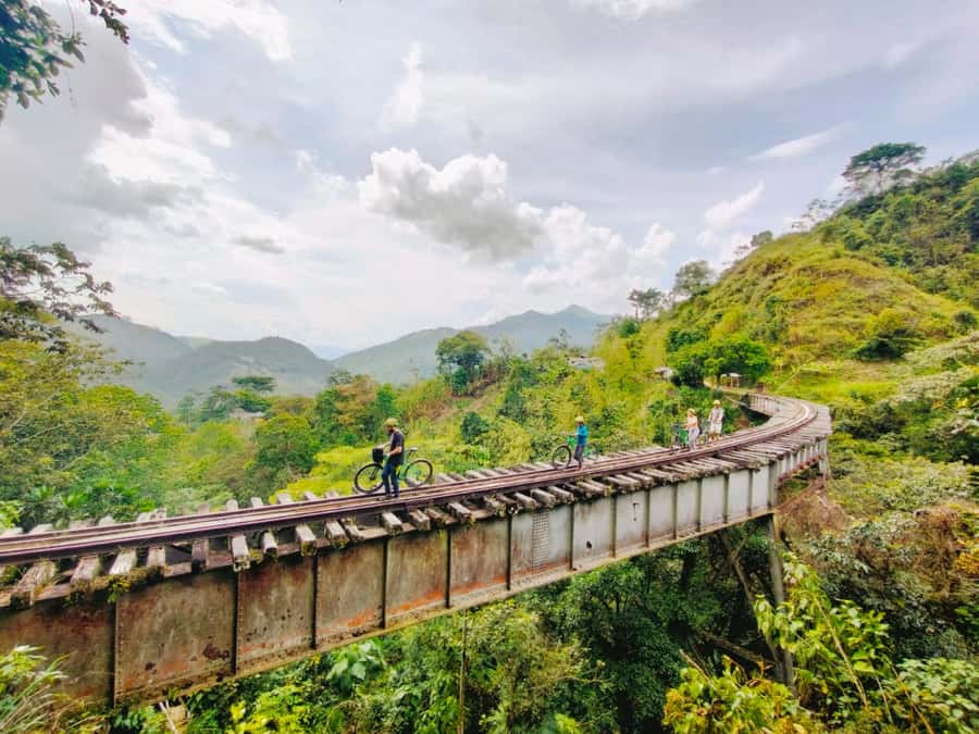 Medellín: Full-Day Mountain Bike Tour with Lunch - Leaving Medellín for Antioquia’s back roads