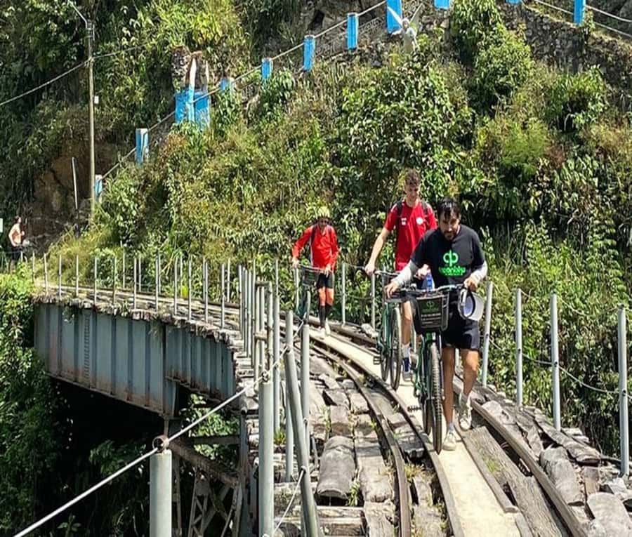 Medellín: Full-Day Mountain Bike Tour with Lunch - Through old tunnels and across railway bridges