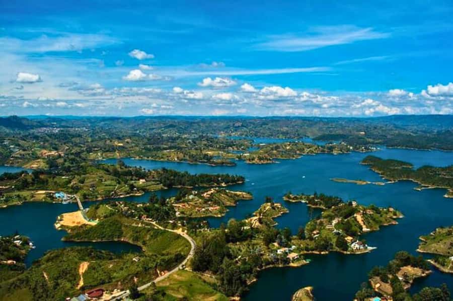 Medellin: Guatape and El Penol Rock Day Trip with Boat Ride - Alto del Chocho and Casa al Revés