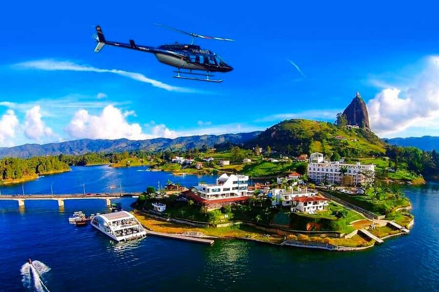 Medellín: Guatapé Private Tour with Helicopter & Boat Ride - The helicopter flight: six minutes that earn their place